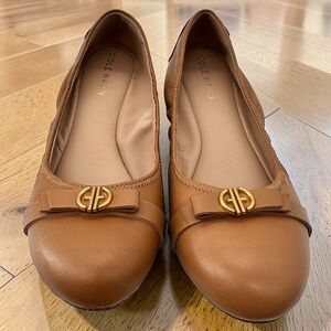 Cole Haan Tova Bow Ballet Flats Round Toe Leather Tan Gold Logo Size 6B